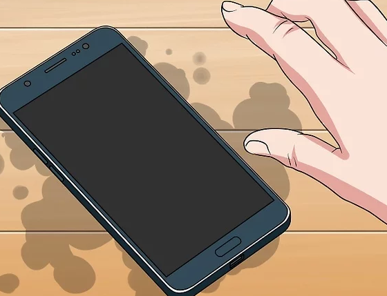 Cách bảo vệ điện thoại khỏi bị ẩm hiệu quả nhất